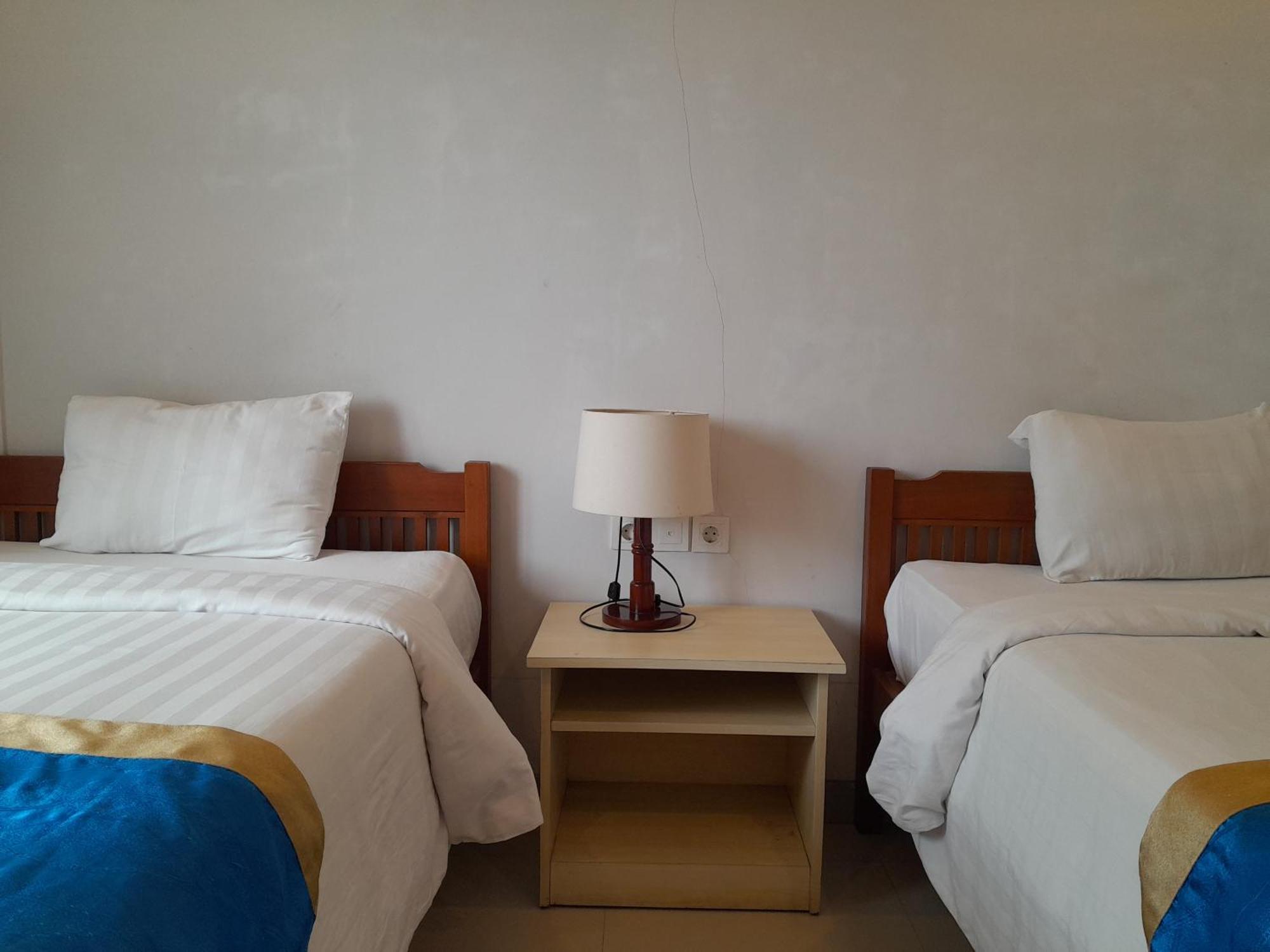 Hotel Dhyana Pura Kapal Zewnętrze zdjęcie