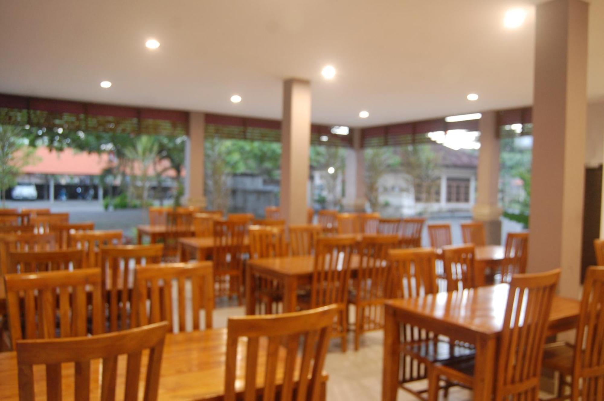 Hotel Dhyana Pura Kapal Zewnętrze zdjęcie
